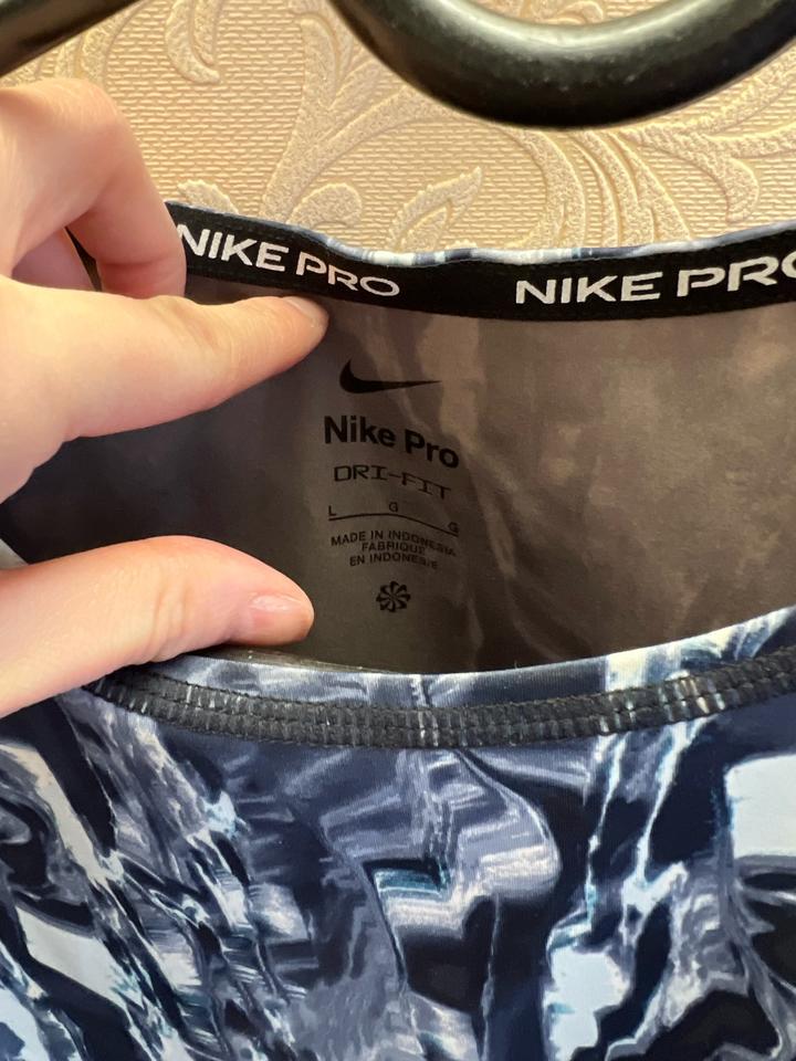 Новый спортивный топ Nike