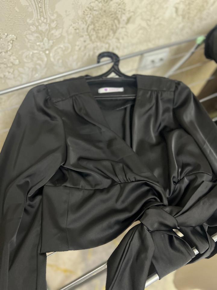 Атласная кофта