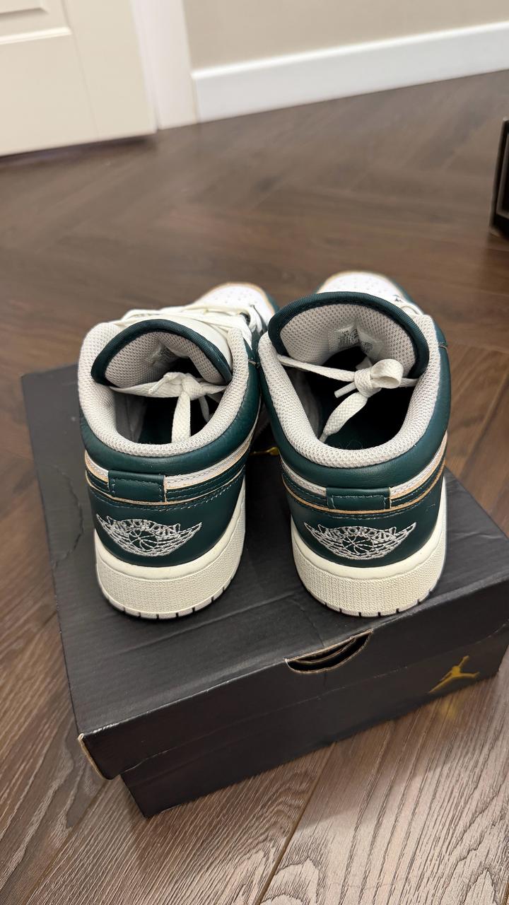 Оригинал кроссовки Nike Jordan 37,5 в зеленом оттенке