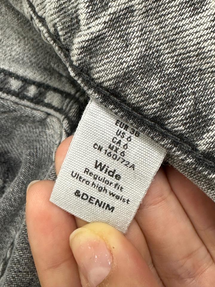 Серые джинсы H&M