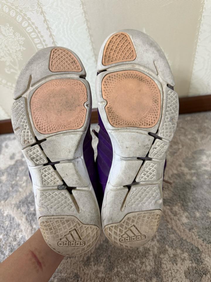 Кроссовки adidas