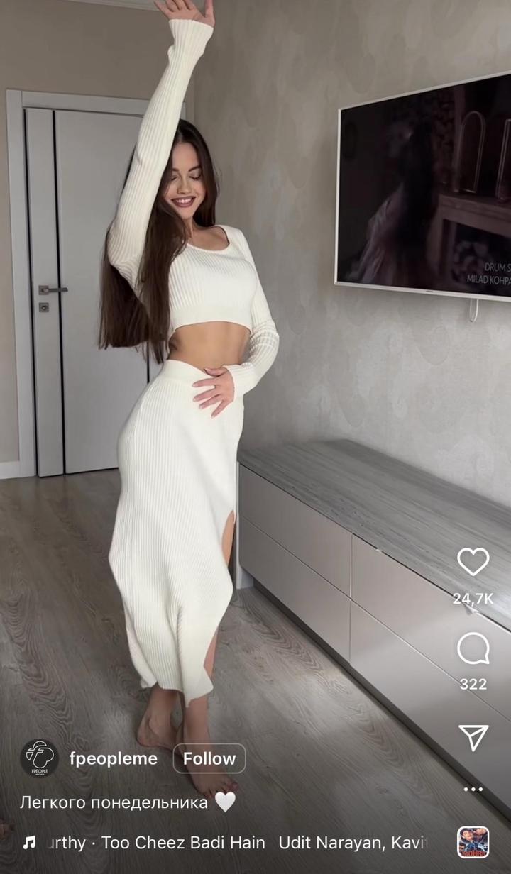 Трикотажный костюм топ и юбка