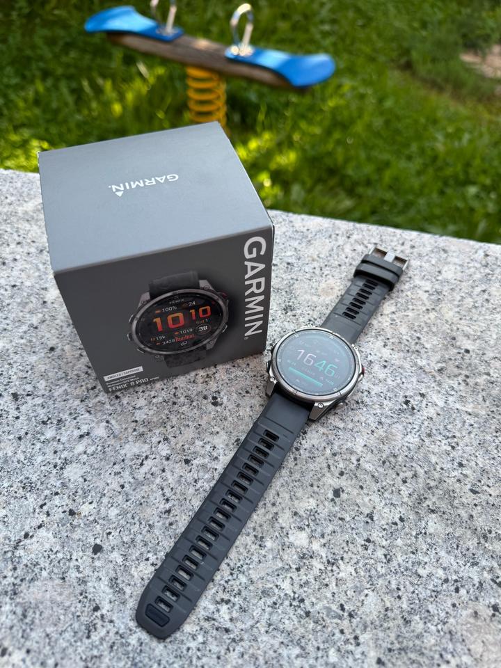 Смарт-часы Garmin Fenix 8 Pro 47 мм серебристый-серый