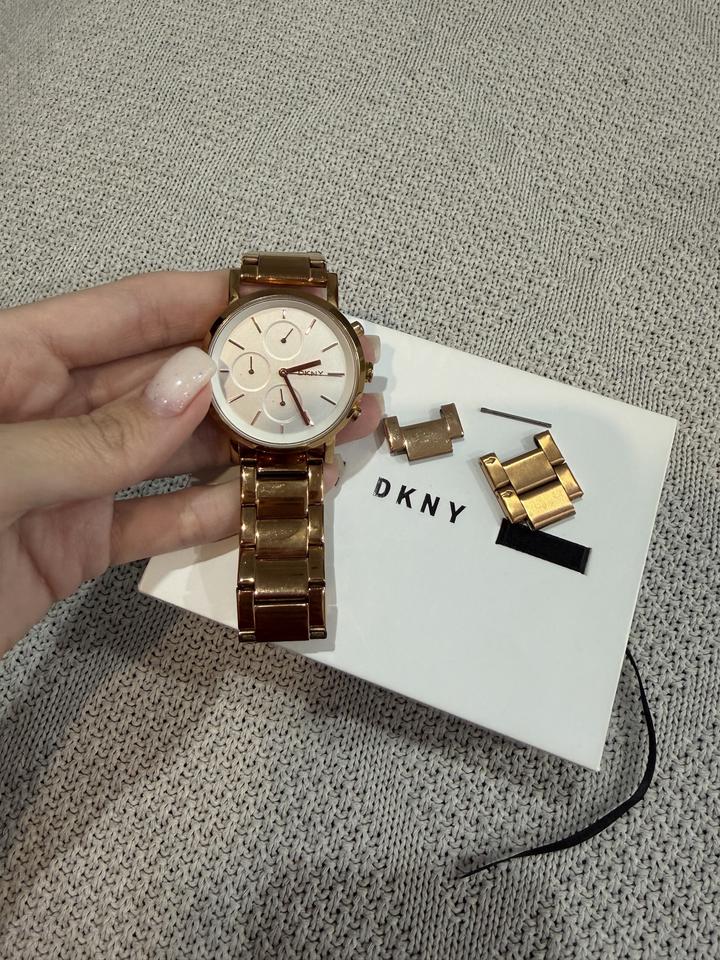 Часы DKNY