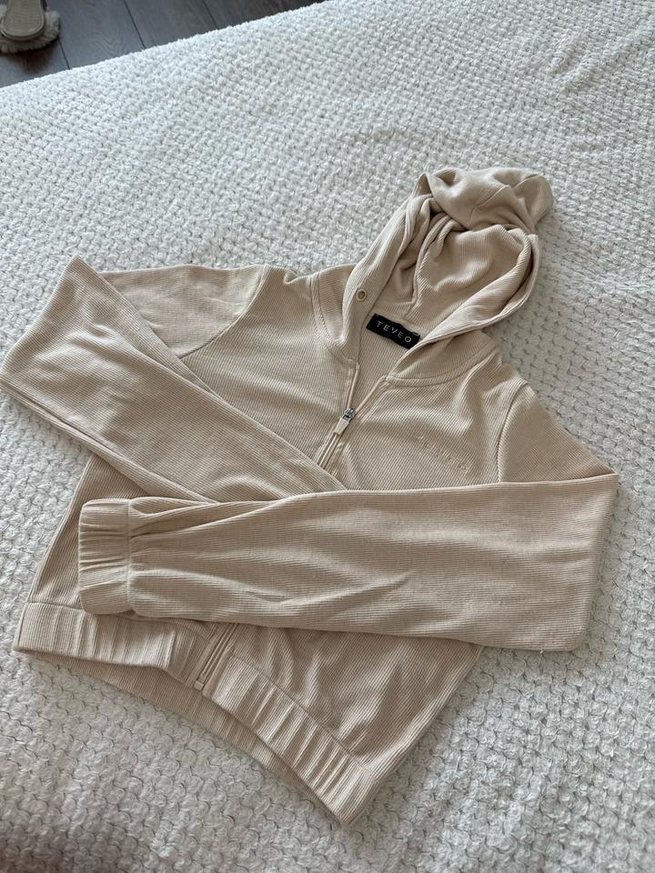 Кофта на замке