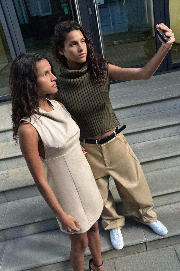 Бежевое платье Zara