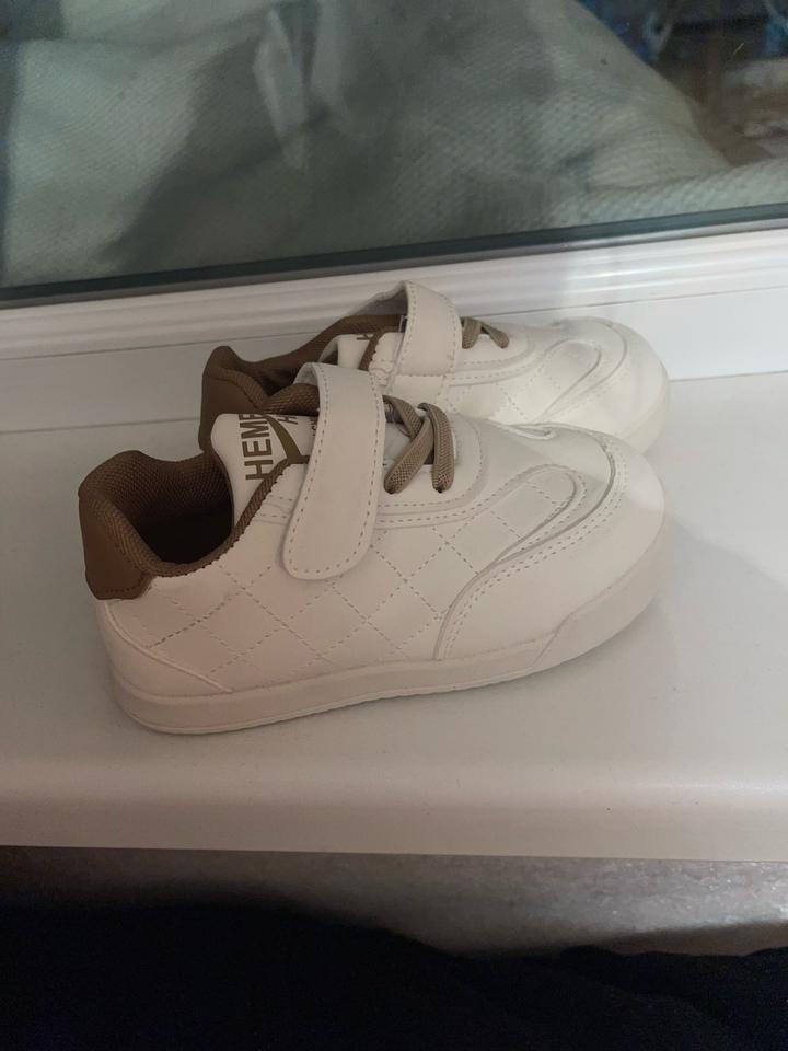 Детские кроссовки