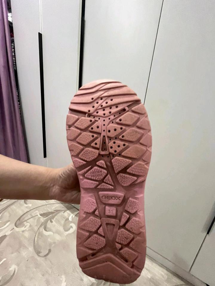 Продам осенние ботинки от GEOX