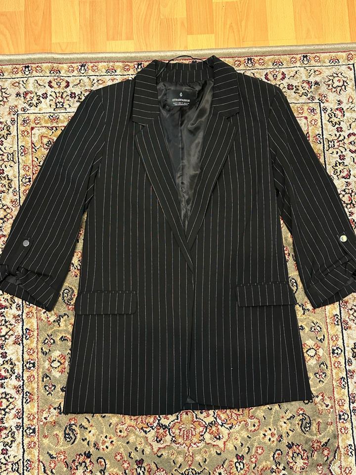 Черный пиджак Stradivarius