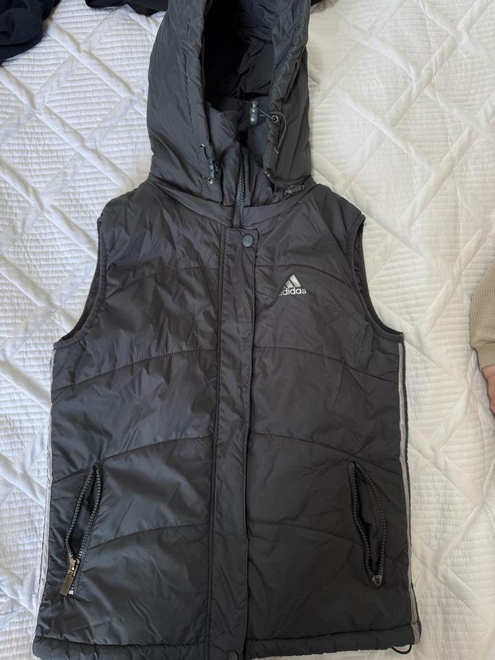 Серая жилетка