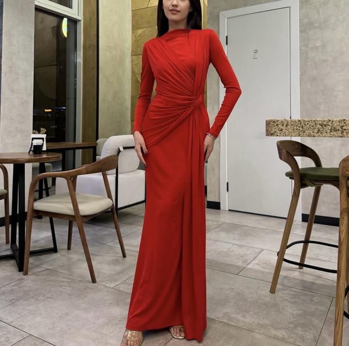 красное нарядное платье