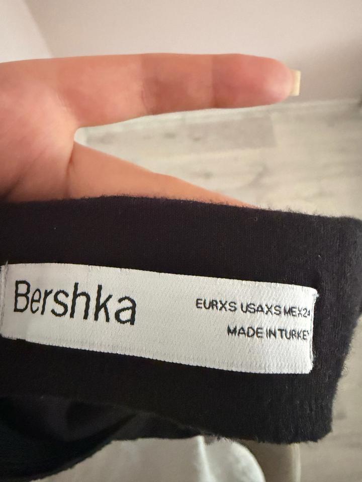Юбка с вырезом