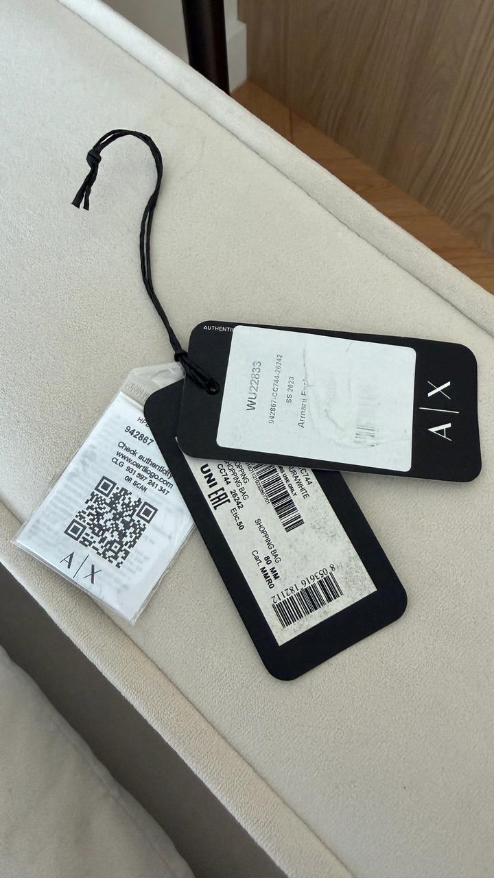 Розовая сумка Armani Exchange