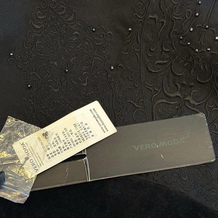 НОВАЯ с этикеткой готическая юбка от Vero Moda с бисером и вышивкой