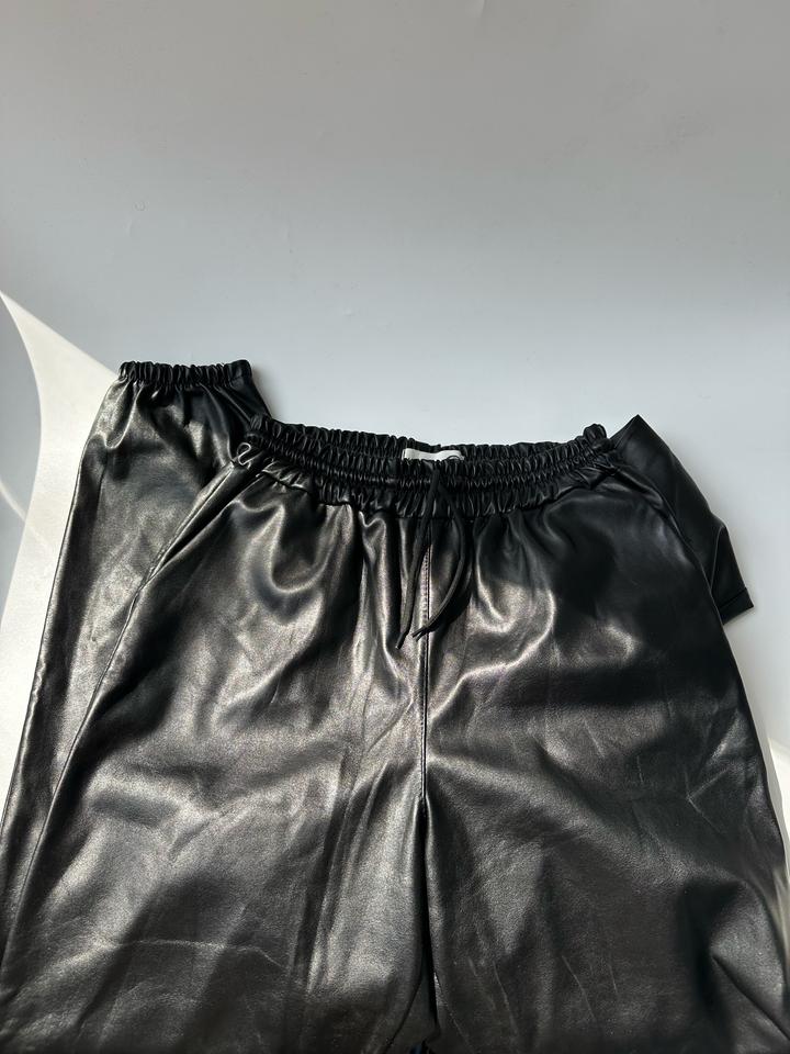 Черные штаны под кожу