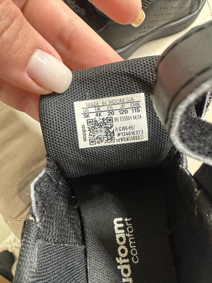 Кроссовки Adidas