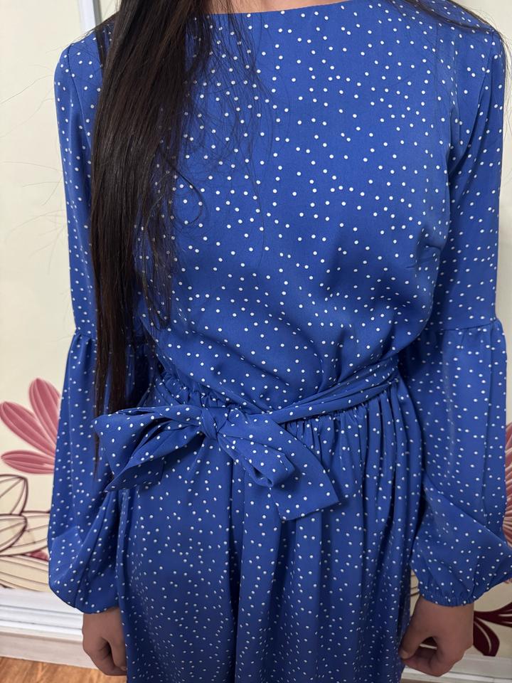 синий горошек платье