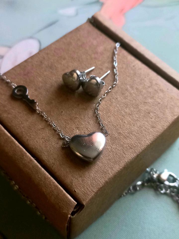 Комплект серьги и подвеска