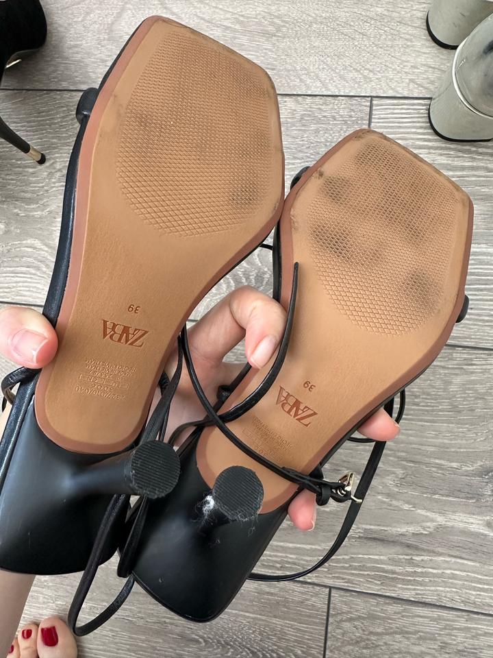 Кожаные босоножки Zara