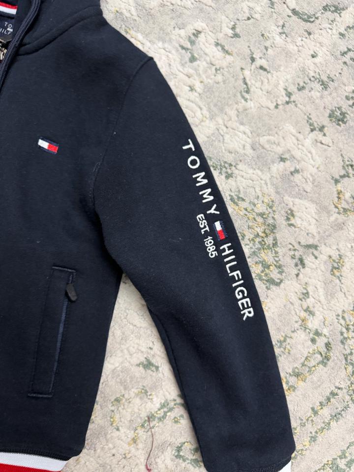 Толстовка от Tommy Hilfiger