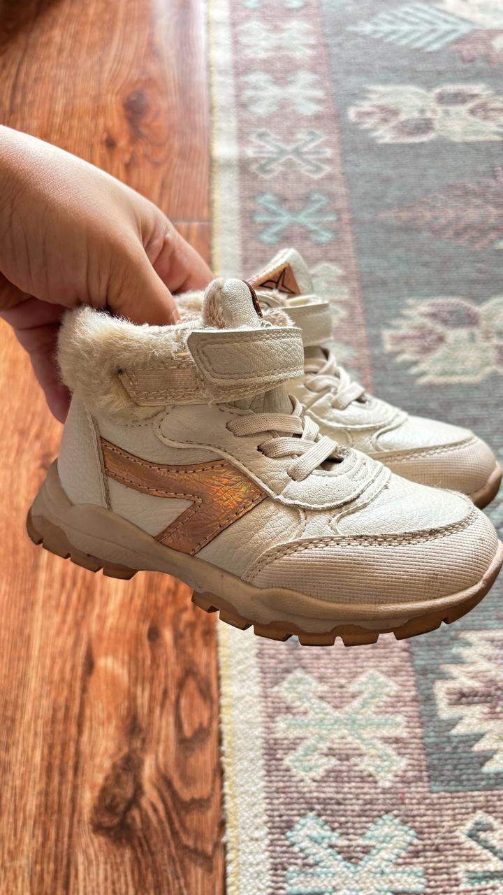 Ботинка детская 24 рр