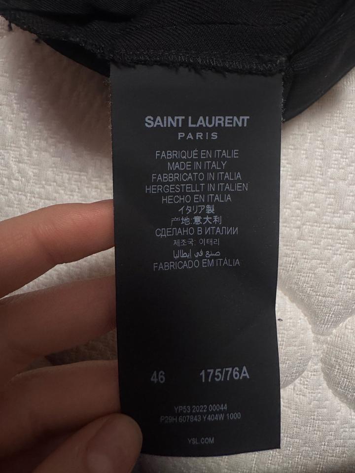 Yves SAINT LAURENT
