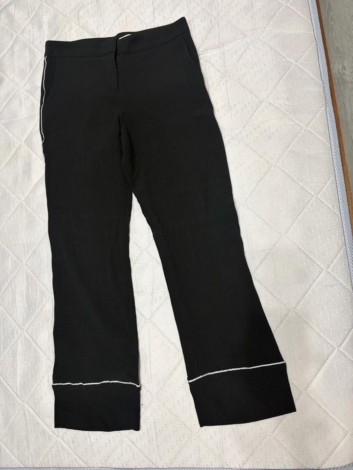 черные брюки