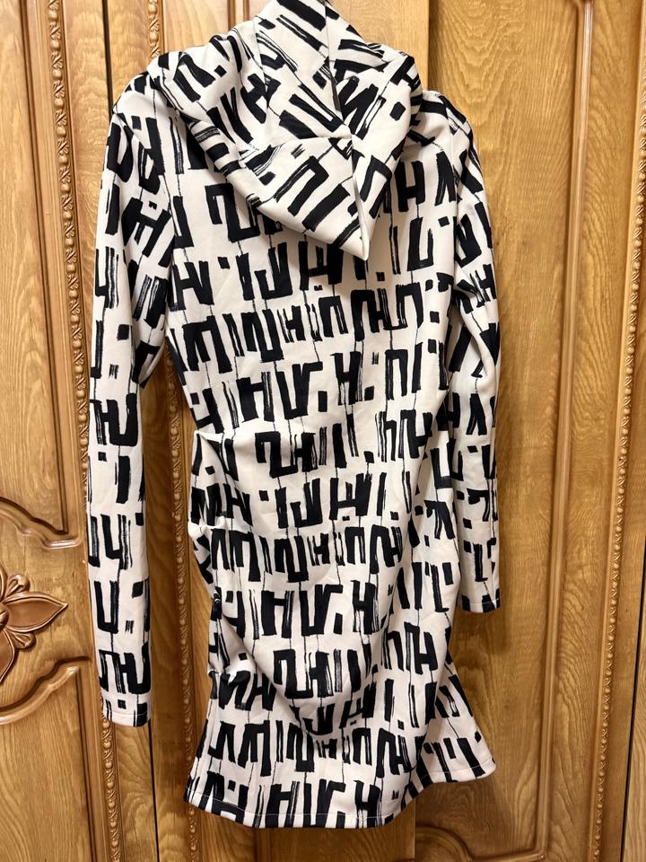 Платье с акцентным oversized-воротником • необычный крой • выглядит очень стильн