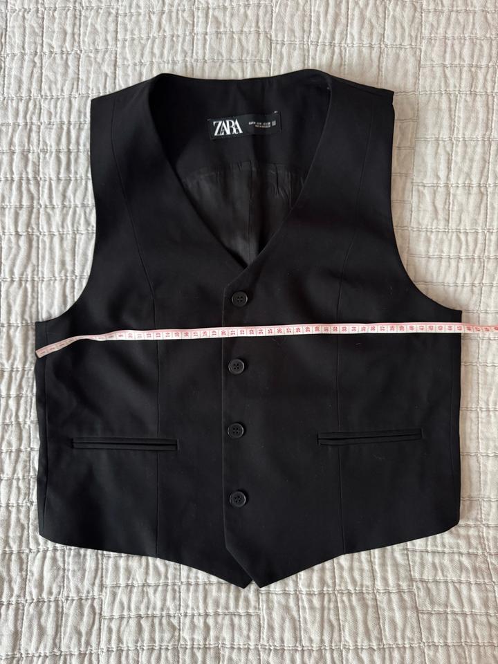 Черный жилет Zara