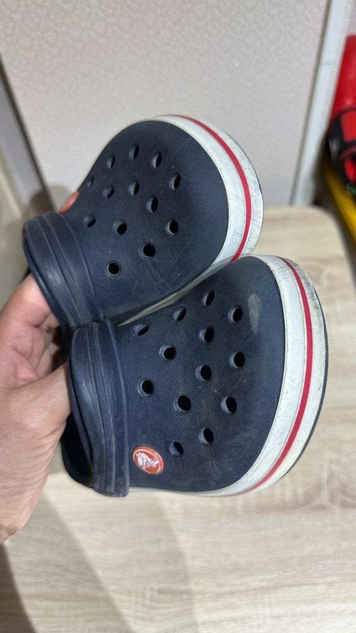crocs