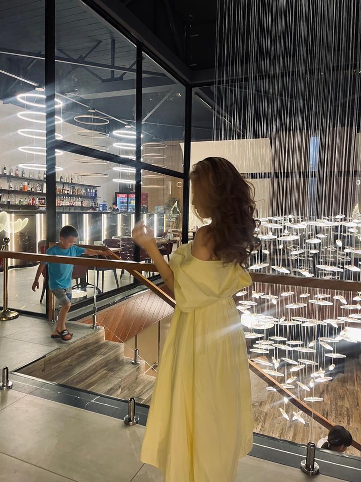 Желтый цвет платья