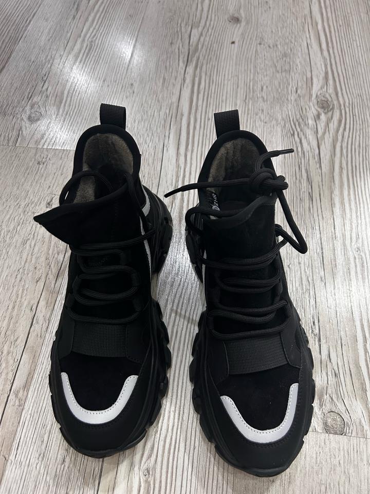 Кросовки женские