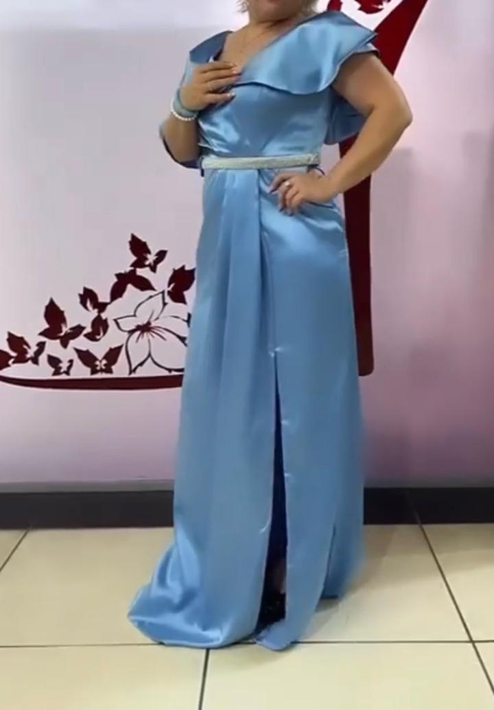 Вечернее платье голубое