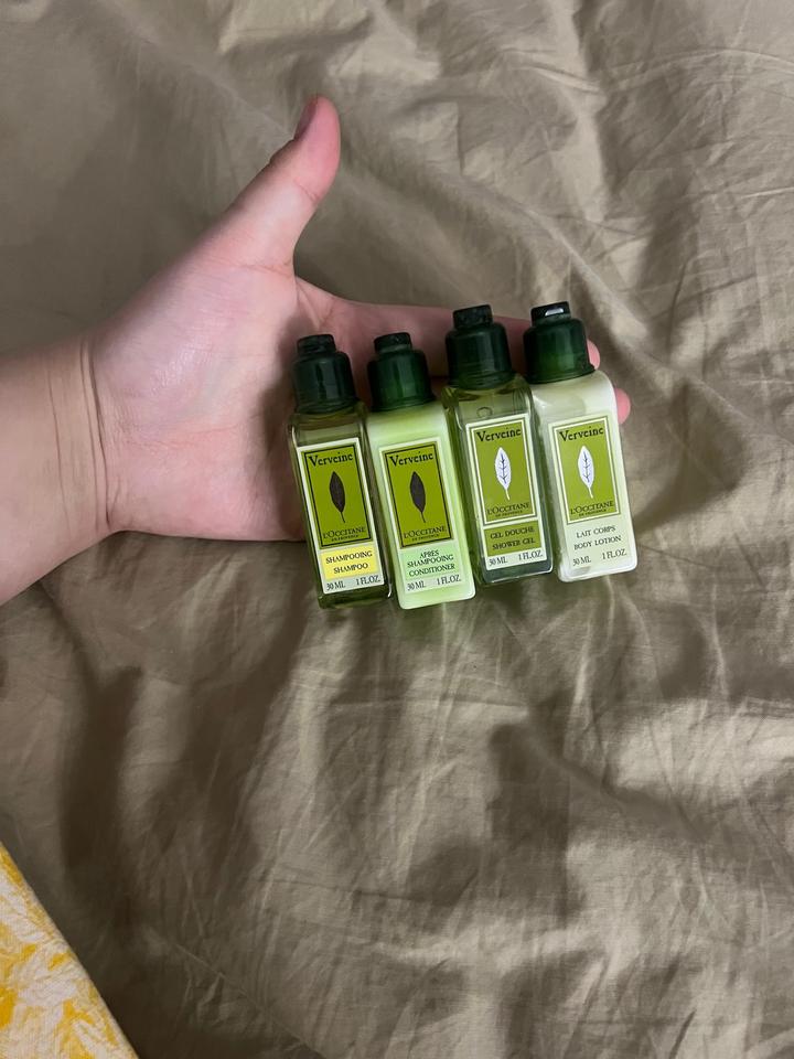 Набор с косметичкой Loccitane