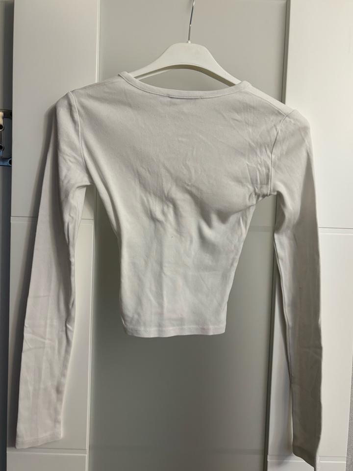 Белая кофта Bershka