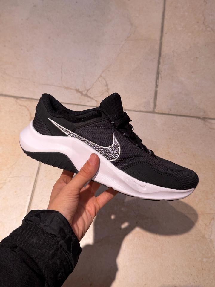 Женские кроссовки Nike