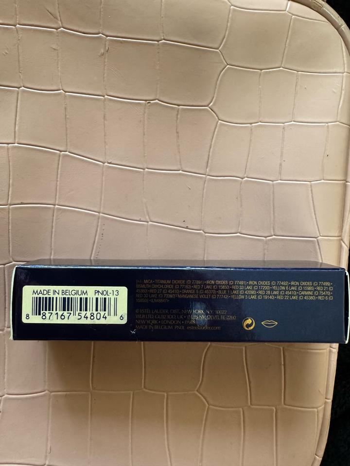 Матовая помада от Estee Lauder