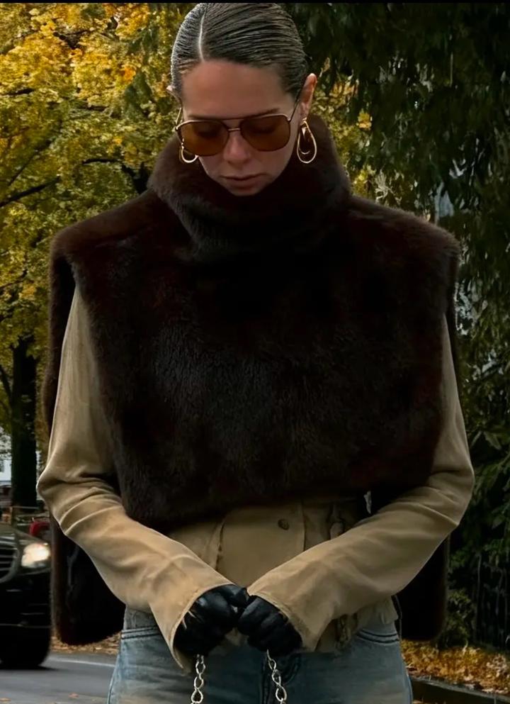 Трендовая меховая манишка из эко норки