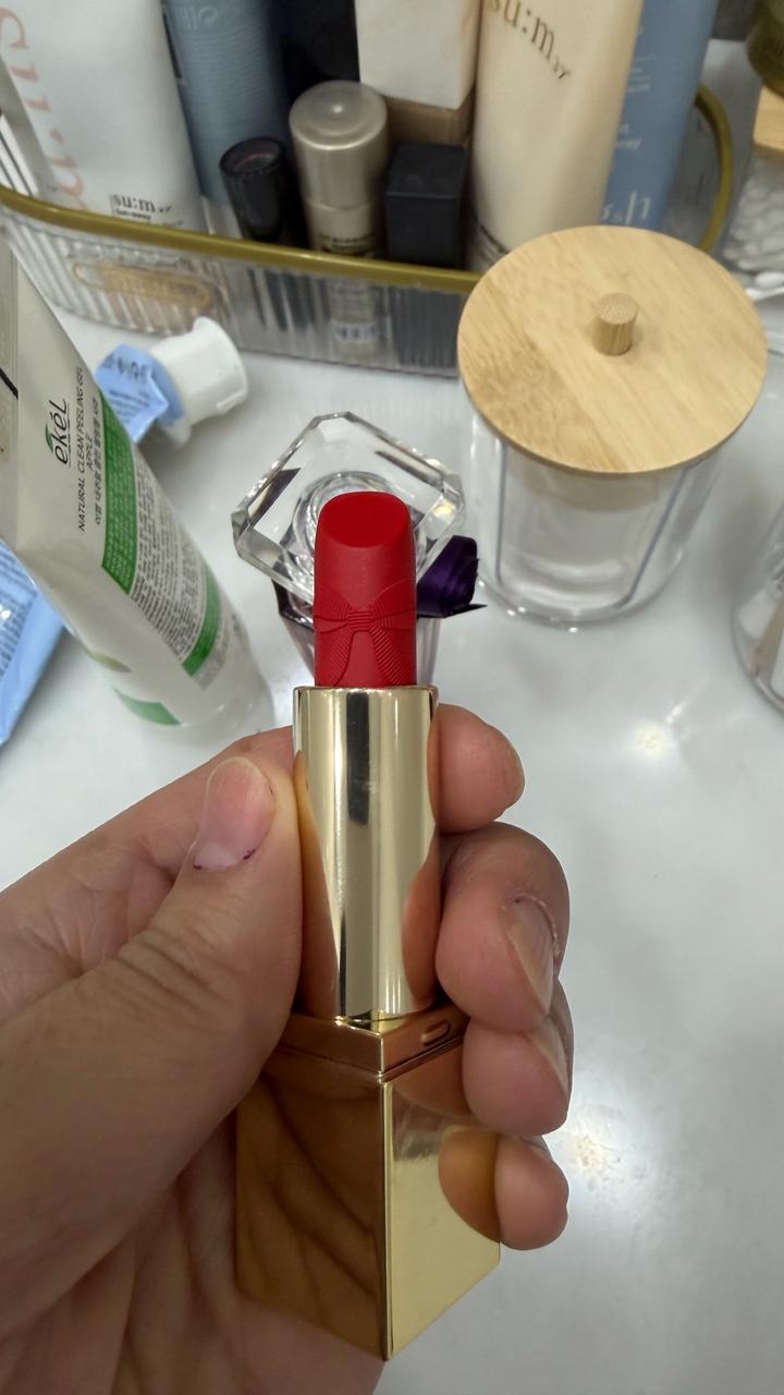 Помада Estee Lauder
