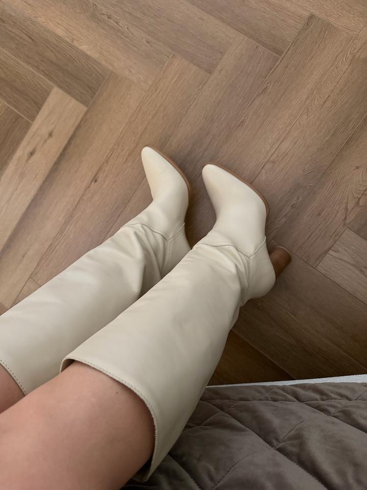 Кожаные Сапоги трубы бежевые Zara новые размер 40-41