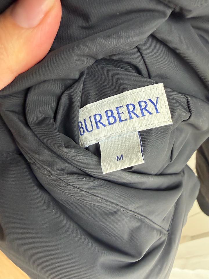 Пуховик жен. Burberry двухсторонний Размер m