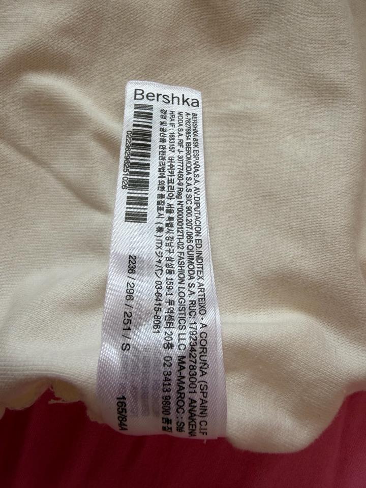 Белый топ Bershka