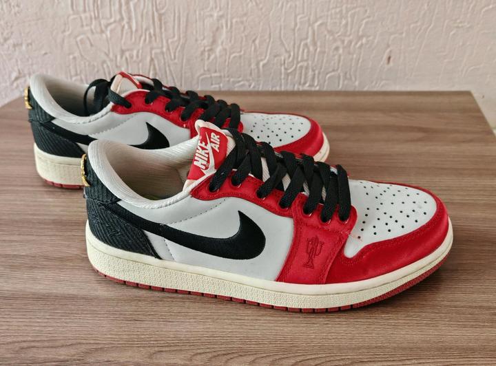 Trophy Room x Air Jordan 1 Low OG «Away»