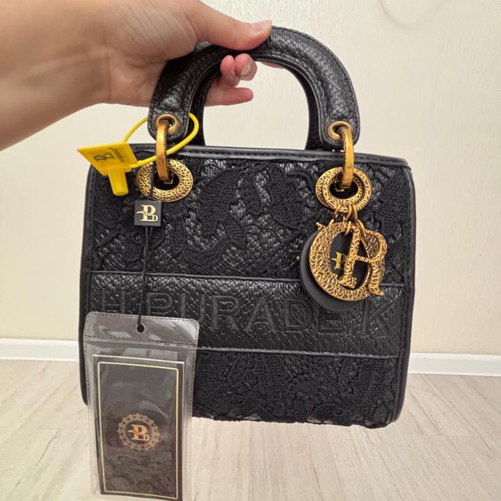 Сумка в стиле Dior от бренда H. Purade.K. Выполнена из натуральной кожи