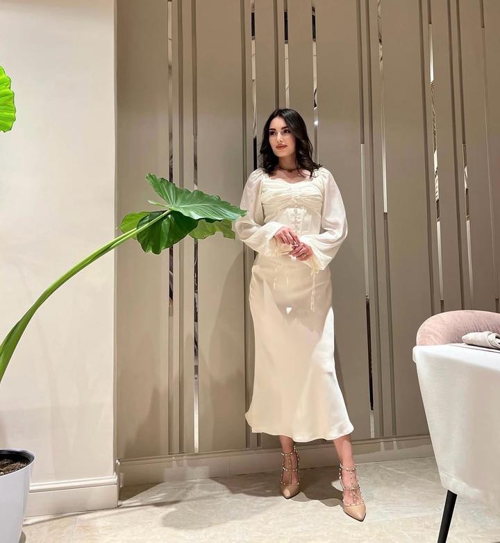 Эффектный корсетный топ и трендовая юбка