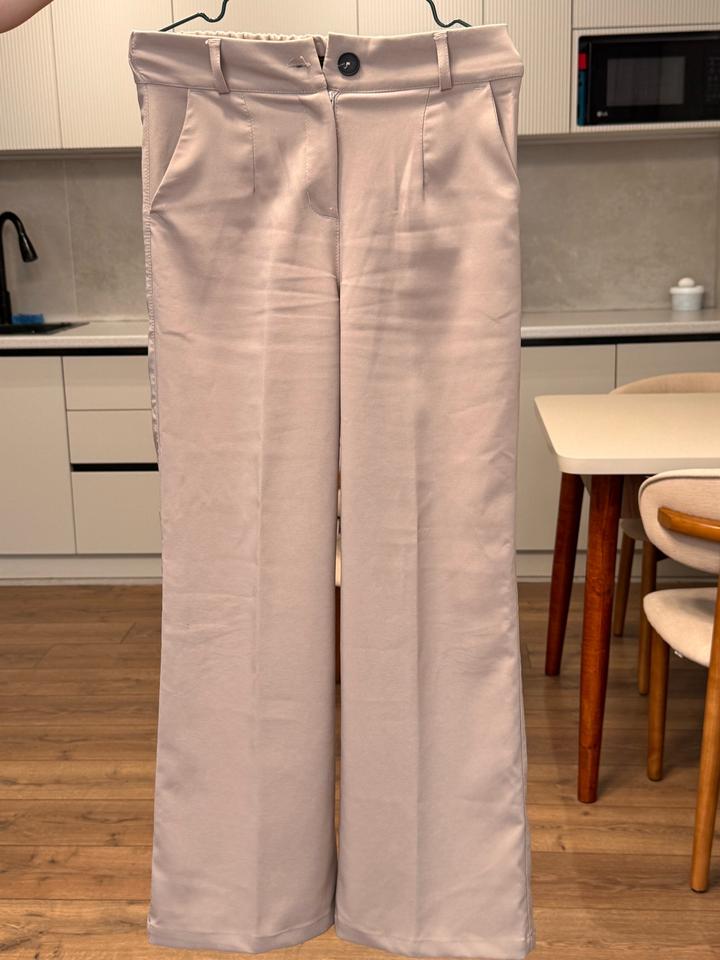 Бежевые классические брюки