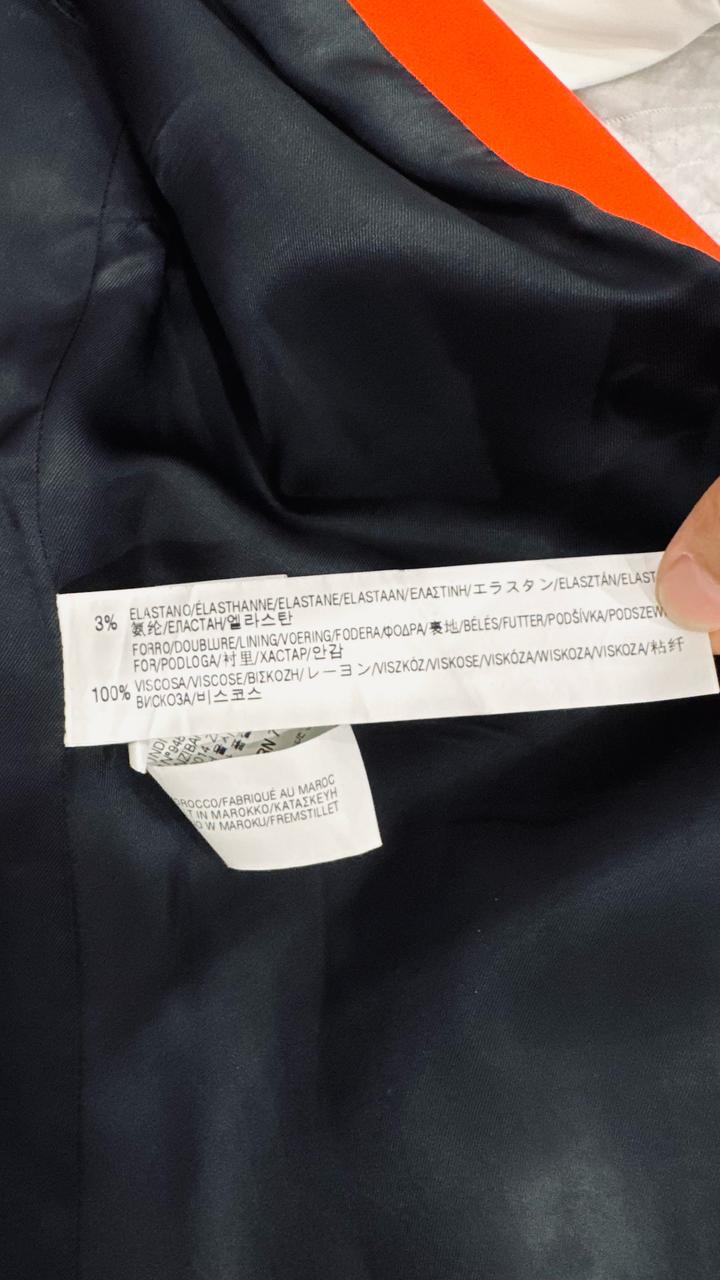 Красный пиджак на замке от Zara