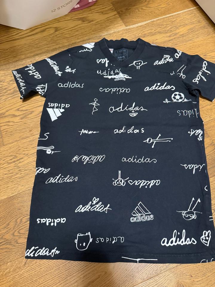 Черная футболка Adidas