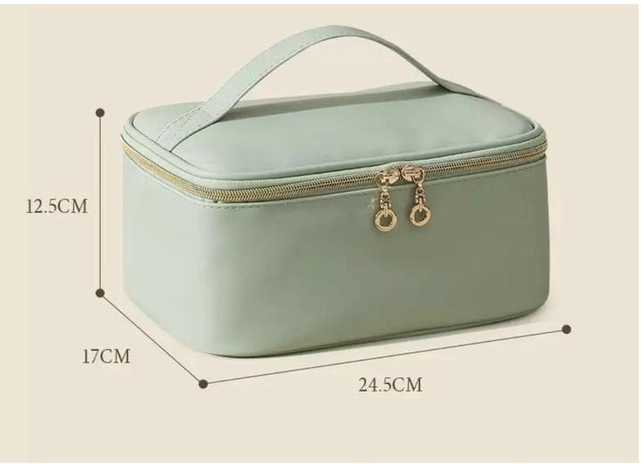 Косметичка новая с отсеками