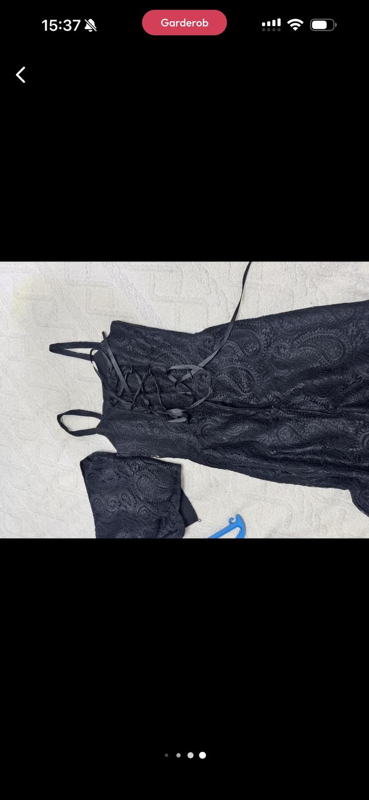 Черное платье с кейпом
